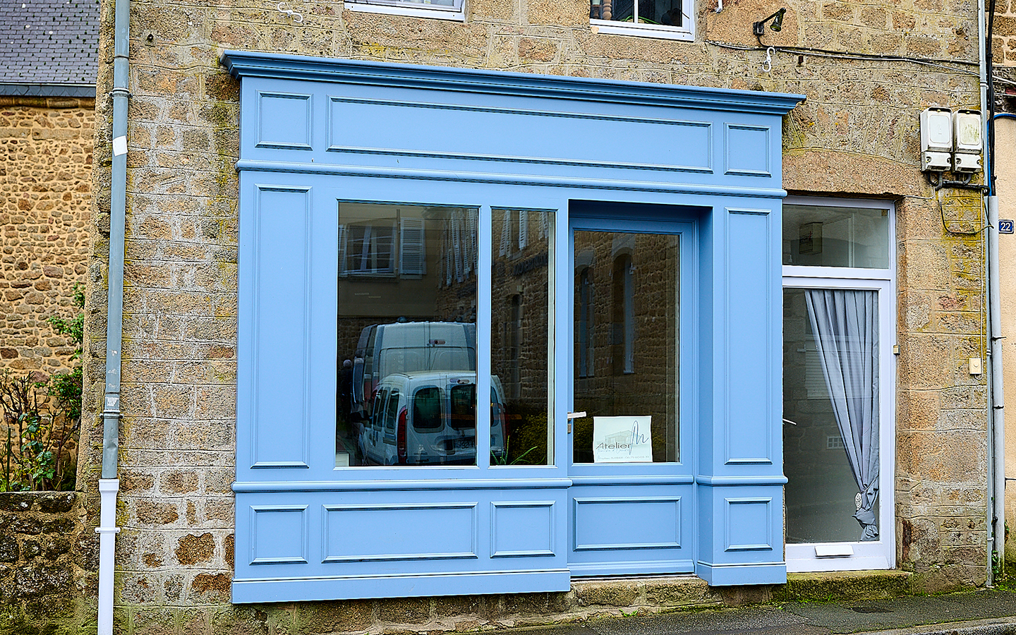 Christophe Comte, création et pose de vitrine en Mayenne